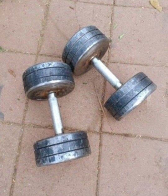 2x70lbs Dumbbells