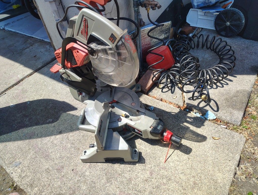 Milwaukee Miter Saw 12-in Corded 60Check out this item on OfferUp. https://offerup.co/a5pWqTqfWTb