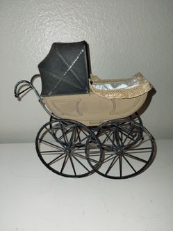 Artisan Dollhouse Carriage Miniature Victorian Vintage Toy Cottage Core 8”L