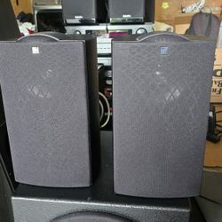 KEF iQ1 Bookshelf Speakers In New Condition 