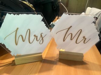Mr & Mrs sign