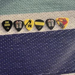 6 METALLICA M72 WORLD TOUR PICKS