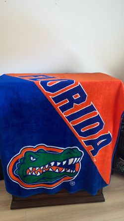Gator, Throw Blanket