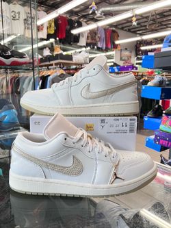Air Jordan 1 Low SE Metallic Team Gold