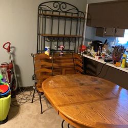 Table Chairs And Hutch 