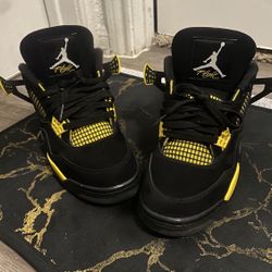 Jordan 4 Retro Thunder