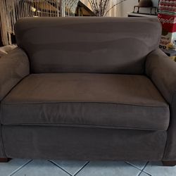 Pull Out Bed, Love Seat Excellent Shape