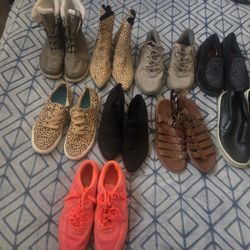 Womens Size 10  2 Pairs Are 9.1/2. $15. ALL