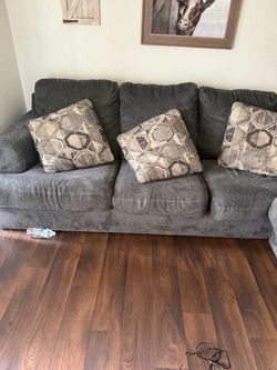 Gray Fabric 3-Seat Sofa with Accent Pillowsas