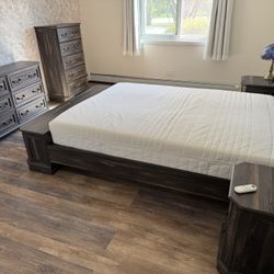 Farm House Queen Bed Room Set $1200