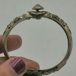 STERLING SILVER 925  BRACELET 16.9GR TOTAL DIAMETER 6 INCH https://offerup.com/redirect/?o=VklOVEFHRS5NSU5U CONDITION. SCREW IN LOCK . 