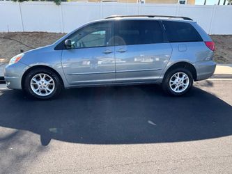 2004 Toyota sienna 140,000 thousand miles clean title ice cold a/c runs amazing