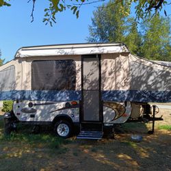 2015 Coachman Clipper popup tent
