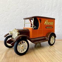 1991 ERTL Replica 1923 Chevrolet Chevy Van Reese’s Peanut Butter Cups Die-Cast