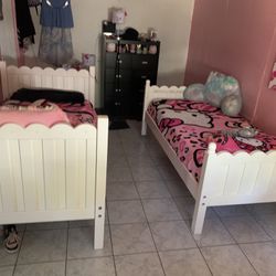 2 Twin Beds Exact Same No Mattress 