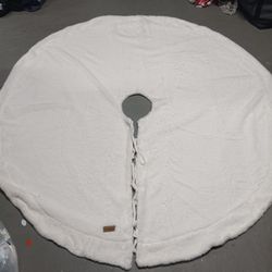 UGG Tree Skirt Brand New 