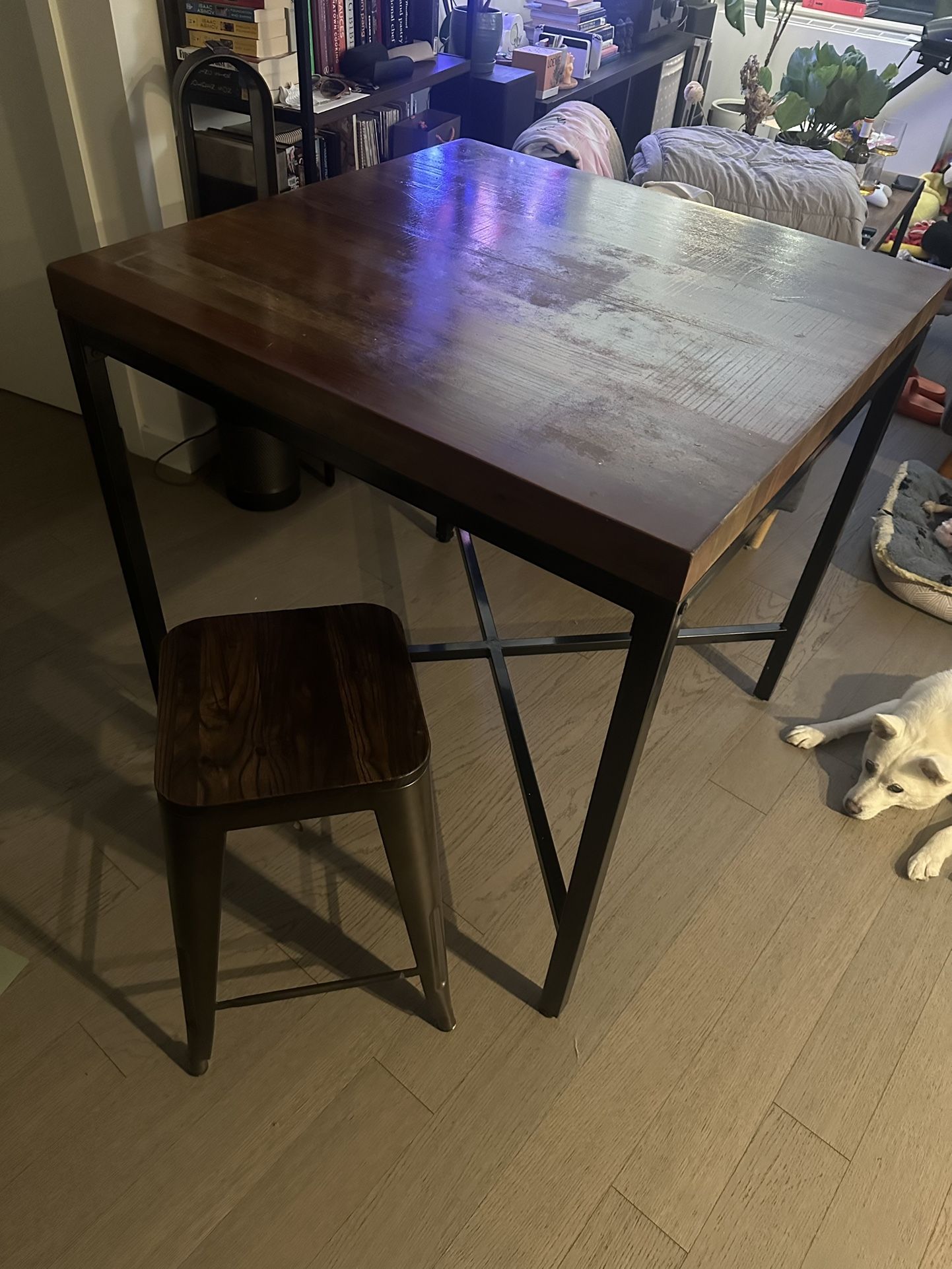 Bar Table + 4 Stools