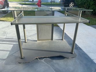 Studio RTA computer desk