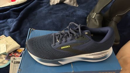 BROOKS  Tennis shoes