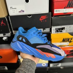 Adidas Yeezy 700 Hi Res Blue size 10 VNDS