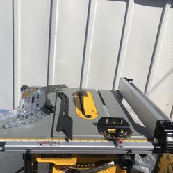 DEWALT 15 Amp Corded 8-1/4 in. Compact Portable Jobsite Tablesaw