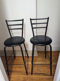 Set of bar stools
