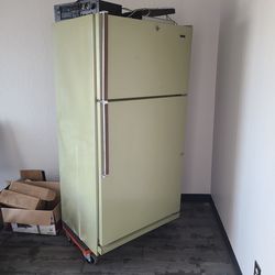 Free Refrigerator. It works great. Pick up today or tomorrow.