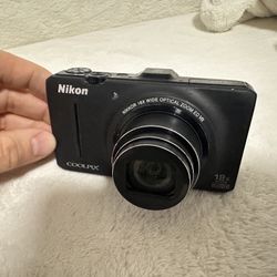 Nikon COOLPIX S9300 16.0MP 18x Optical Zoom Digital Camera Works Well