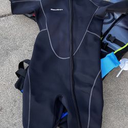 2 Wetsuits Shorty Mens Large And XL