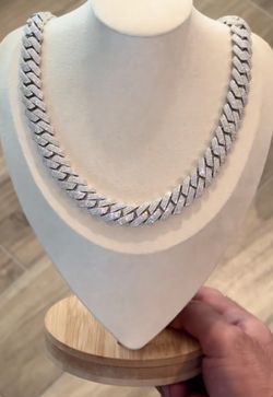 Moissanite Cuban Link Chain