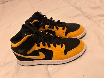 Nike Air Jordan 1 Mid Yellow/Black