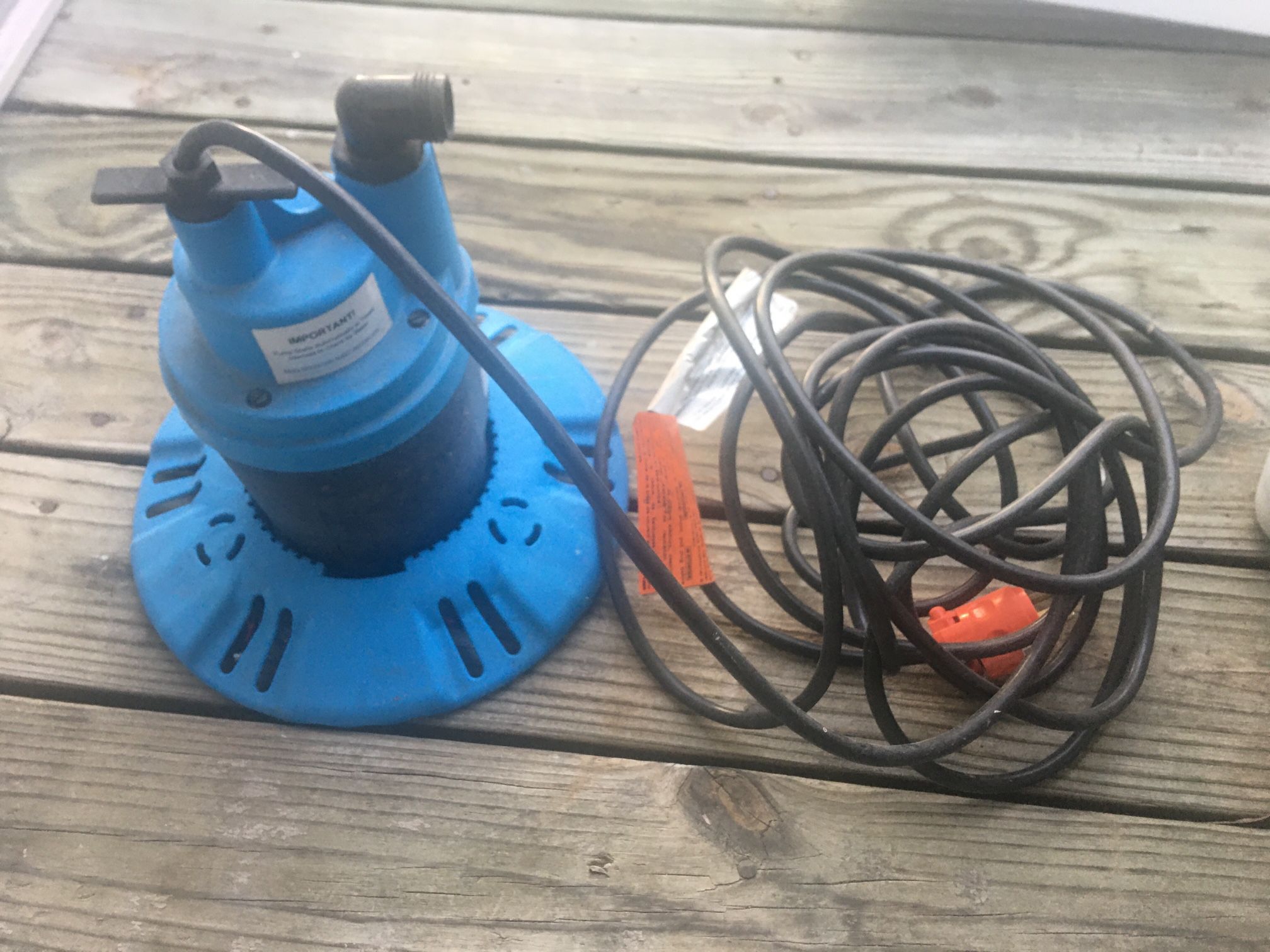 Utilitech Plug-In Cover Pump