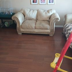 Sofa And Loveseat _ Sillones  (Free) (GRATIS)