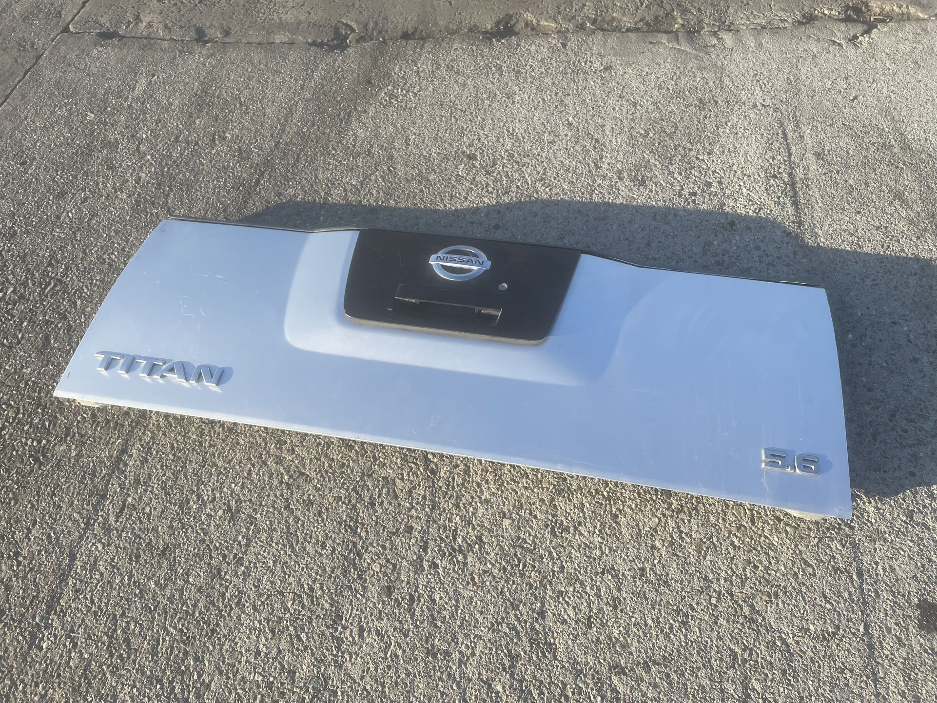 Nissan Titan Tailgate