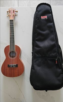 Ukulele + Case