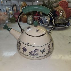 WALT DISNEY WORLD COLLECTOR  WINNIE THE POOH TEAPOT 