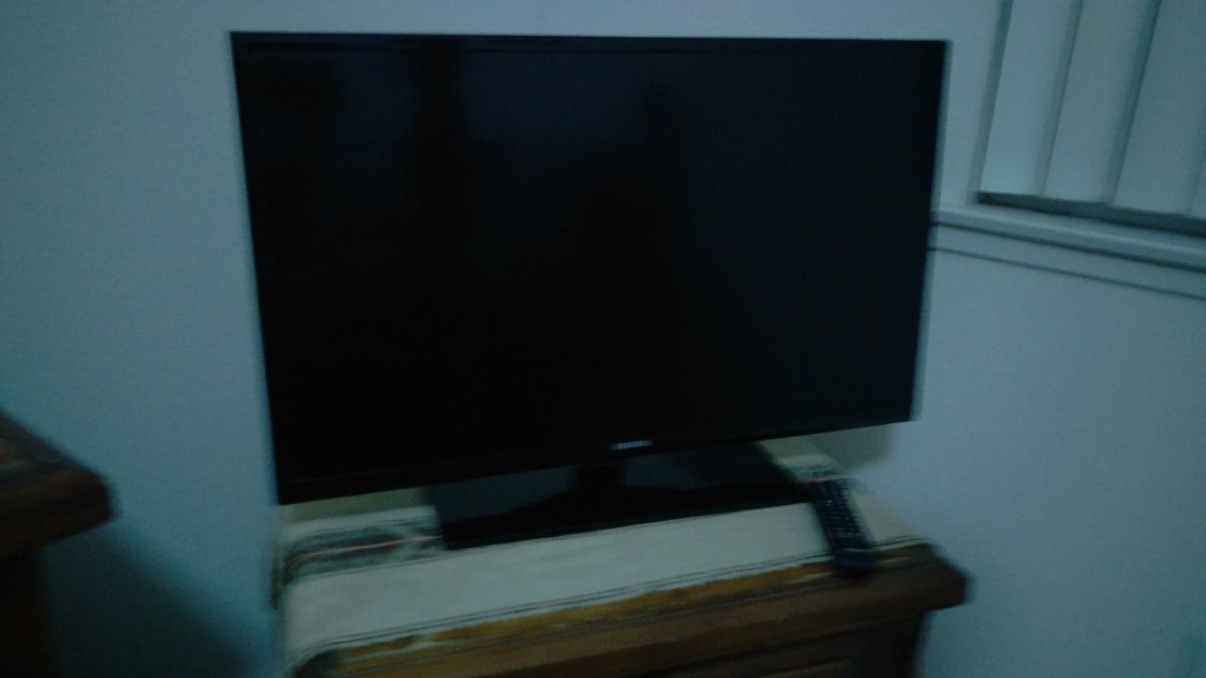 New Samsung 32" HD TV