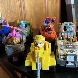 16 Paw Patrol pieces, including vehicles and characters.