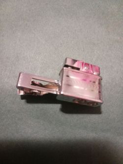 Vintage little lighter but never used but it does work it's a real lighter with a tie clip