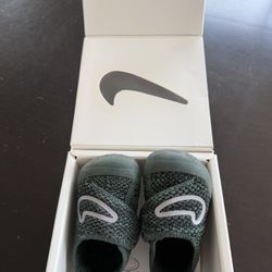 Nike Swoosh 1 - Green- Size 4C 