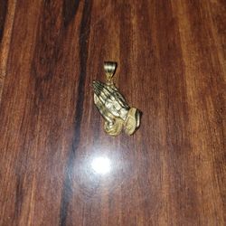 10K Yellow Gold Praying Hands Charm