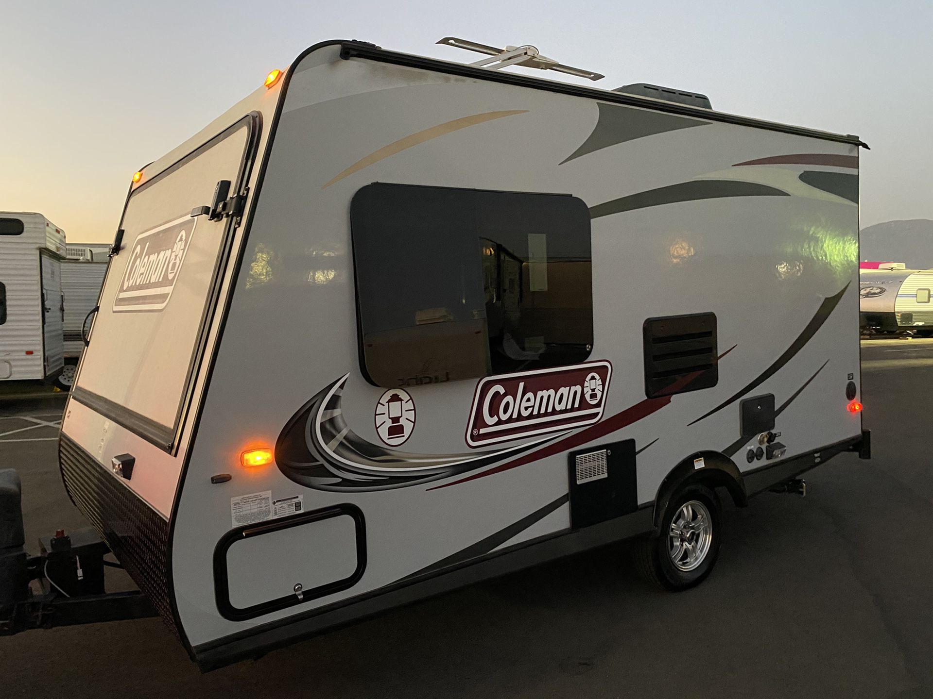 2014 ColeMan Explorer 15FT 2 bed tip outs and A/c Easy to tow