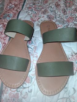 Like New Sandals 3 Dils