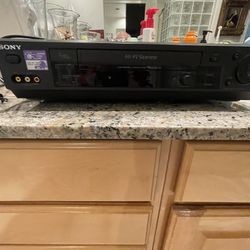 Sony Slv-900 VCR With Remote
