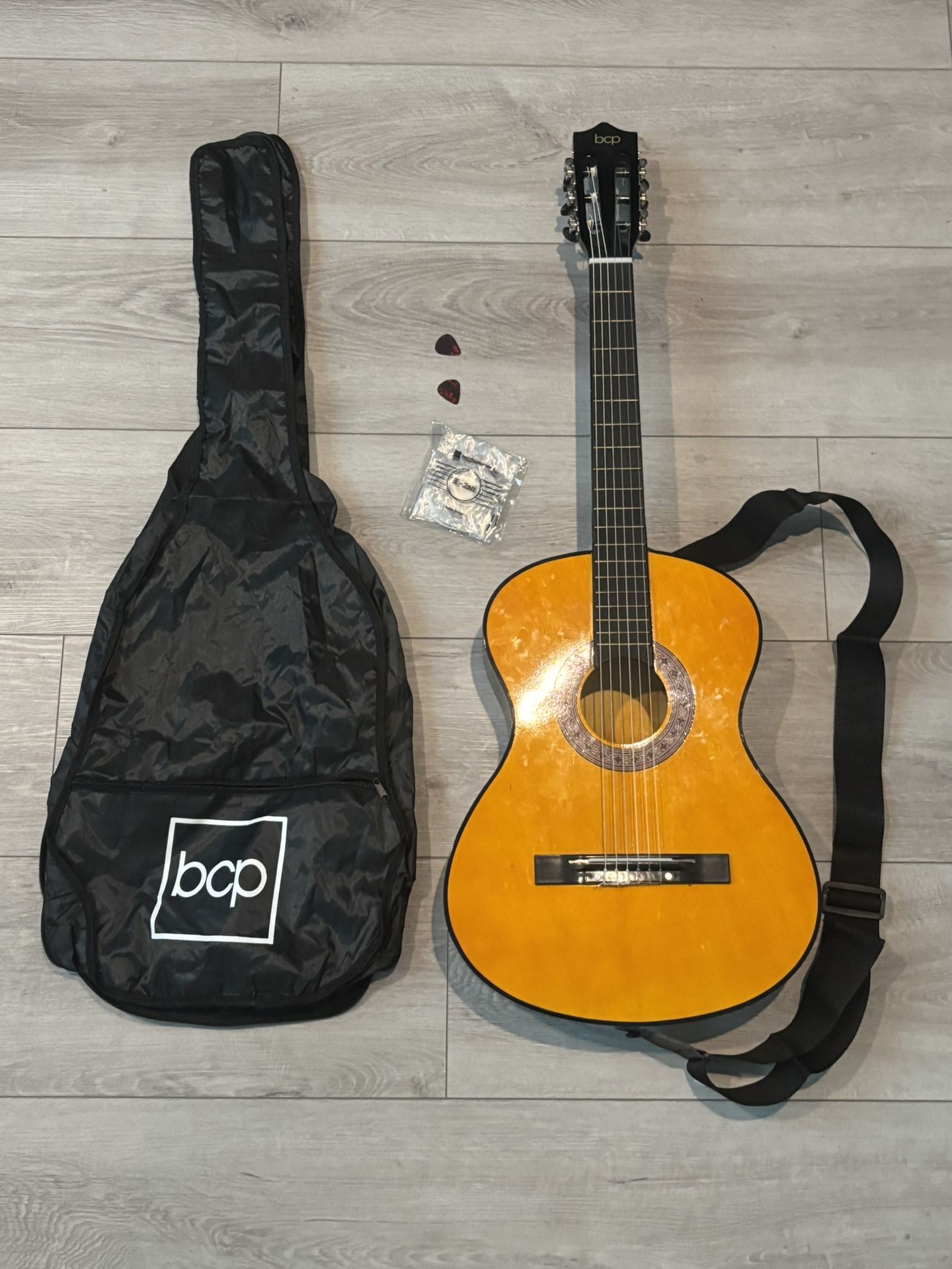 ✅38 Inch Acoustic Guitar With Accessories