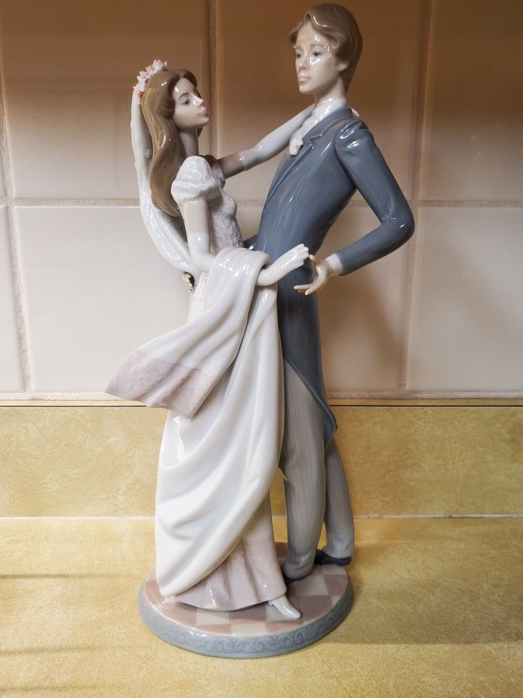 Lladro Wedding Couple "I Love You Truly" Figurine