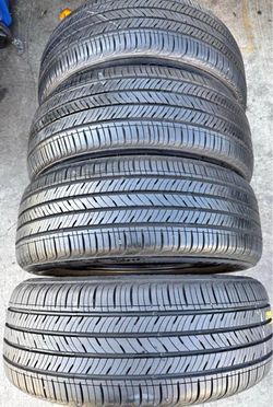 205 55 16 vendo un set de llantas usadas en excelente condición marca KUMHO