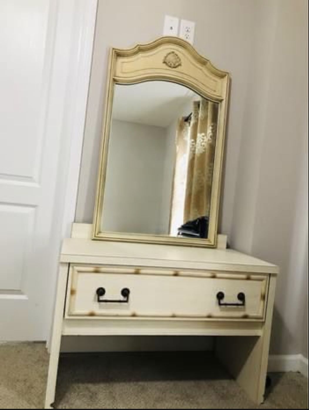  dresser with Mirror