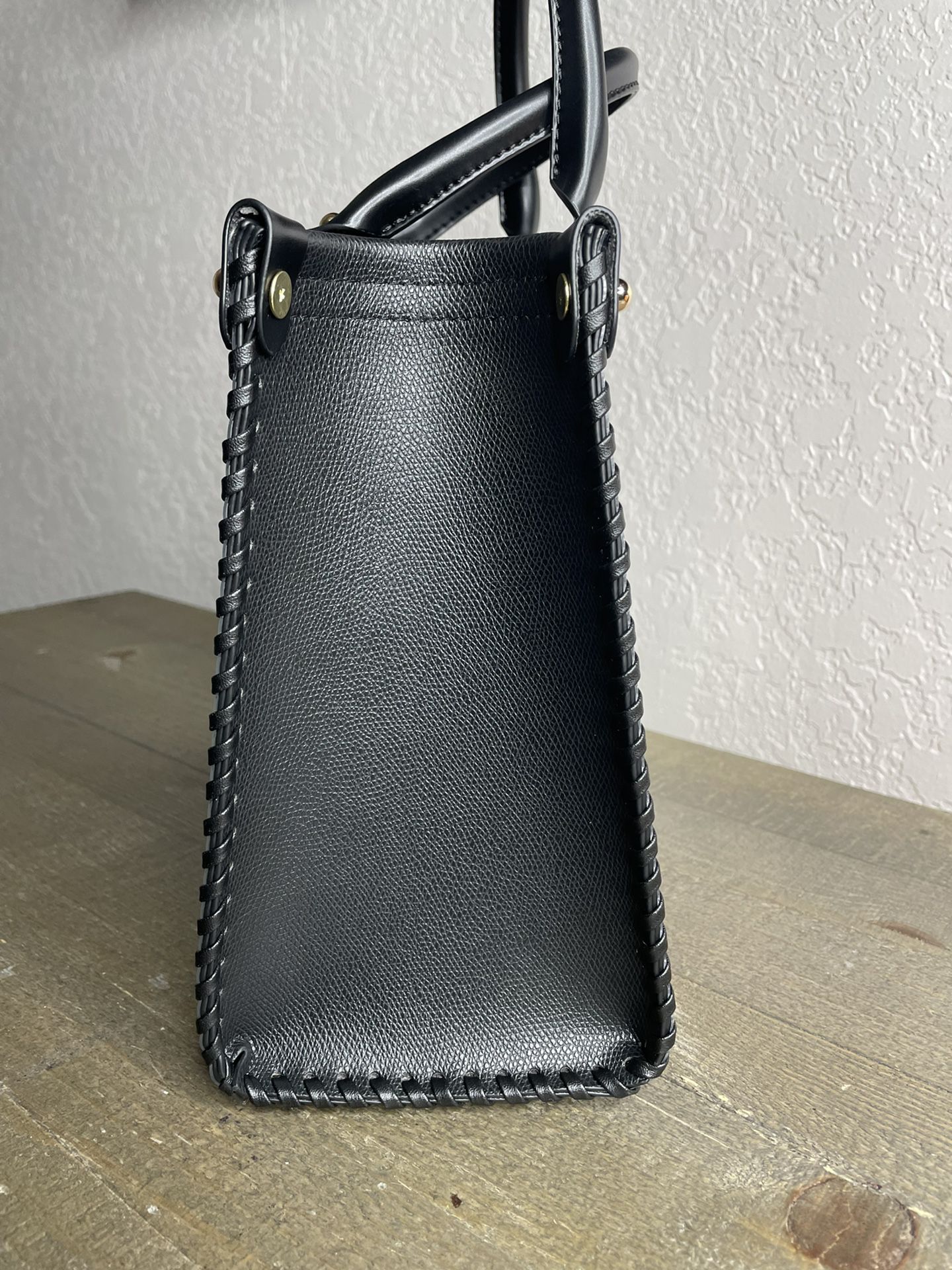Samara Vegan Leather Shoulder Bag for Sale in San Diego, CA - OfferUp