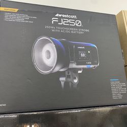 Westcott FJ250 Touchscreen Strobe 